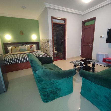 Отель Ellisa Hospitality And Spa Аккра Экстерьер фото
