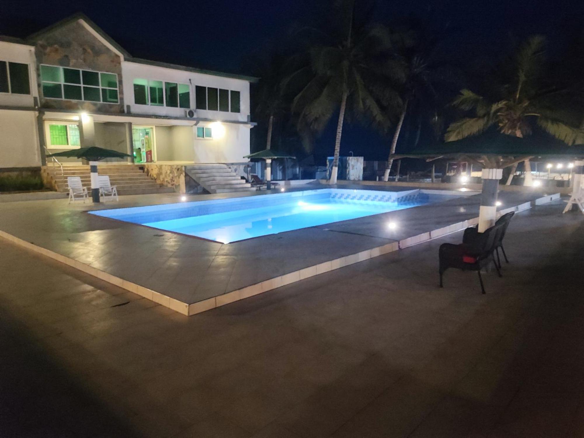 Отель Ellisa Hospitality And Spa Аккра Экстерьер фото